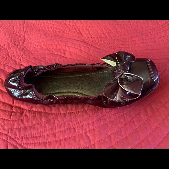 Burgundy Flats - Picture 3 of 5
